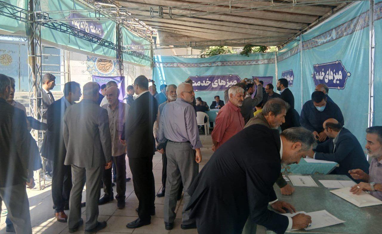 برپایی میز خدمت در نماز جمعه تهران